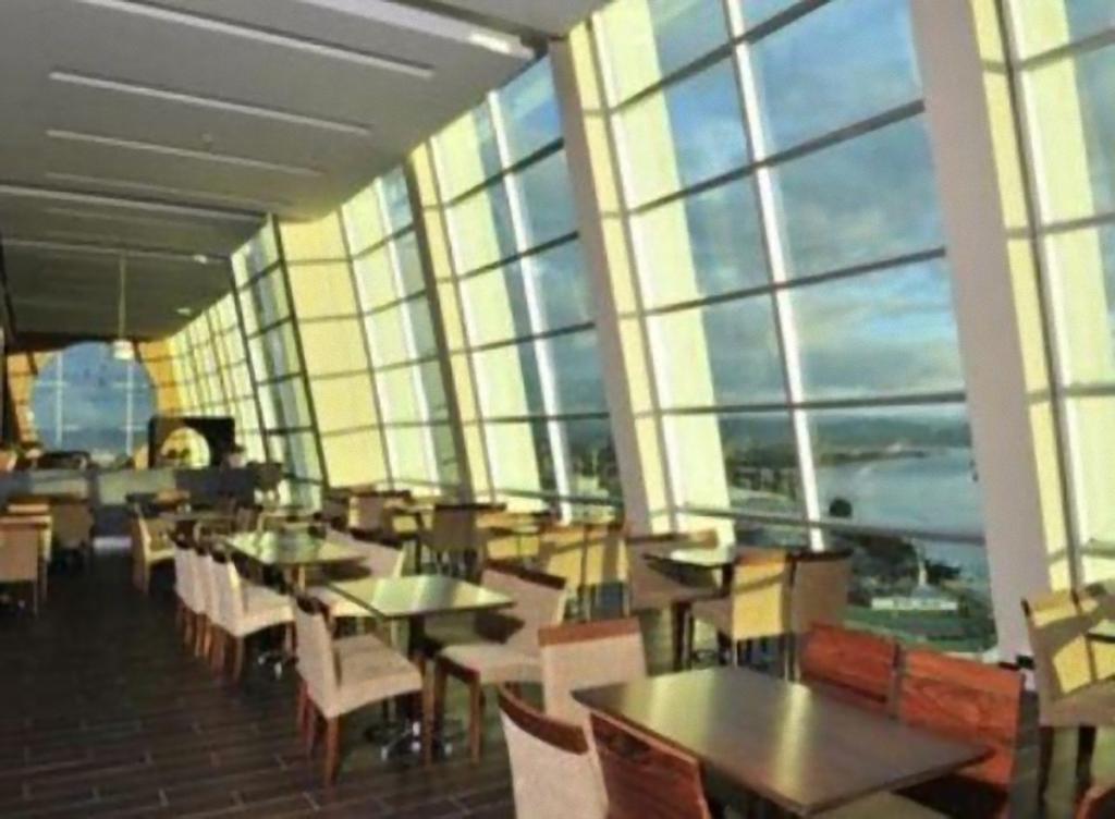 Hotel Dreams Вальдивия Ресторан фото The interior of the lounge