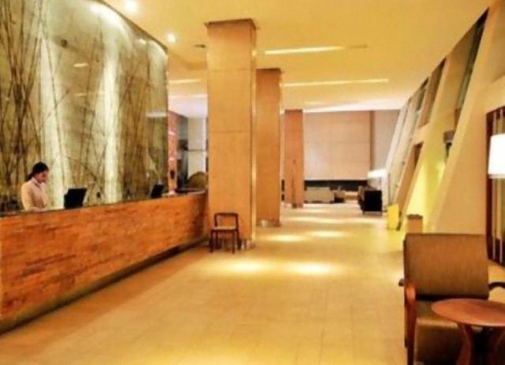 Hotel Dreams Вальдивия Интерьер фото The lobby of the hotel