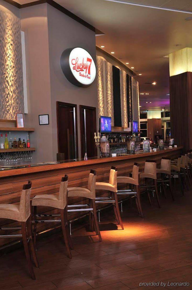 Hotel Dreams Вальдивия Ресторан фото The bar at the Hard Rock Cafe in Times Square, New York City