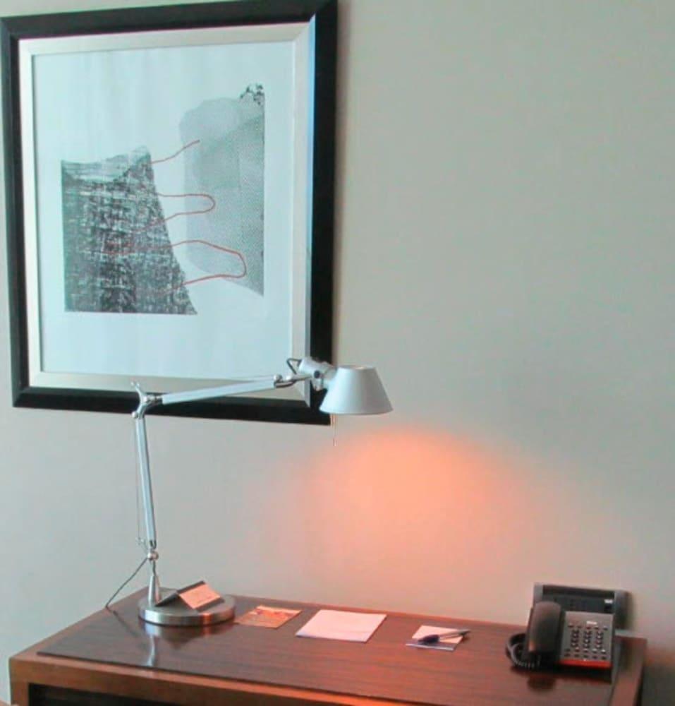 Hotel Dreams Вальдивия Экстерьер фото A lamp