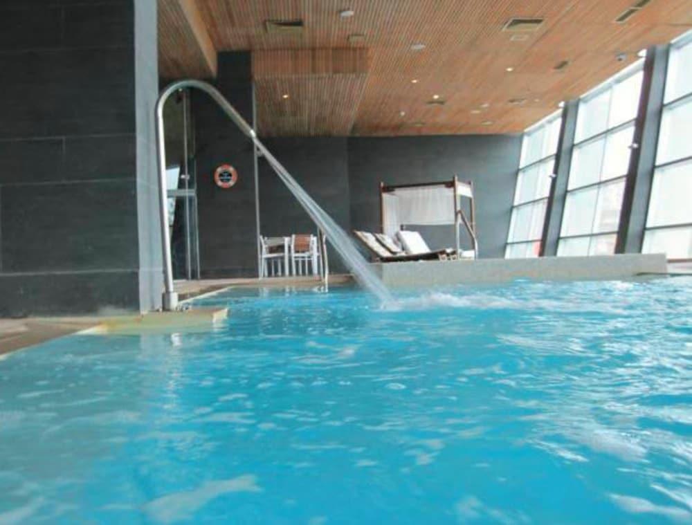 Hotel Dreams Вальдивия Экстерьер фото The swimming pool at the hotel