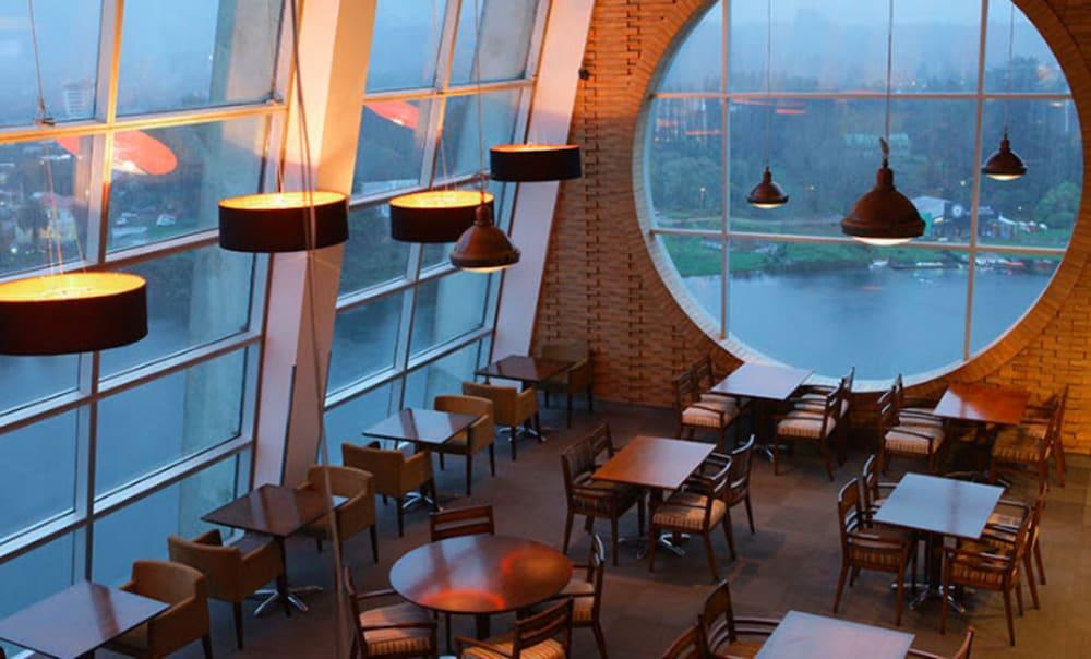 Hotel Dreams Вальдивия Экстерьер фото The interior of the restaurant